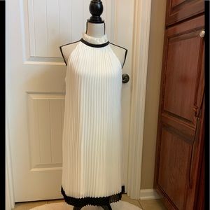 Pleated Dress 🆕 WHBM sz 14 halter neck pleated shift dress